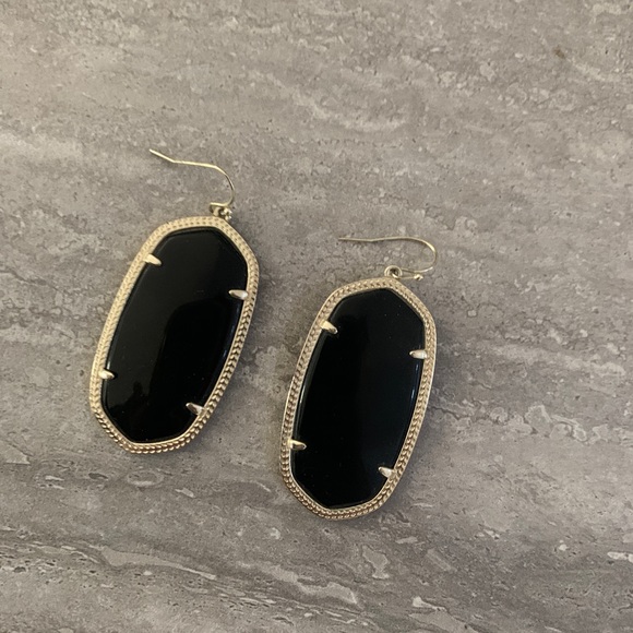 Kendra Scott Jewelry - Kendra Scott Black & Gold Earrings ✨